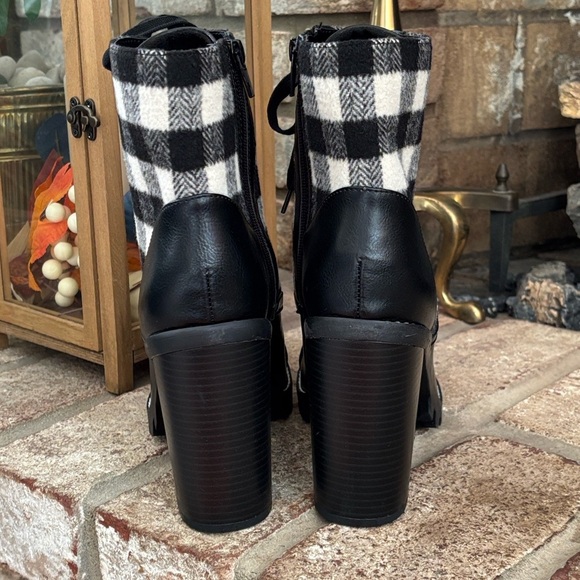 Brand New BCBGeneration Pilas Heeled Lace Up Bootie Black & Ivory Plaid Flannel - Picture 7 of 16